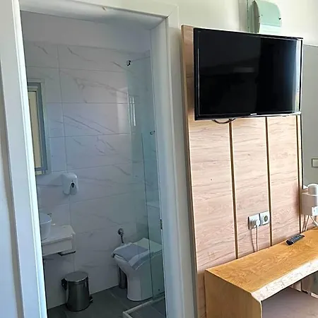 Perea Hotel *